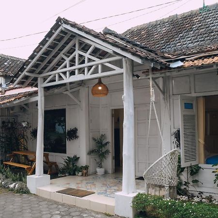 Roemah Renjana Yogyakarta Hotel Exterior photo