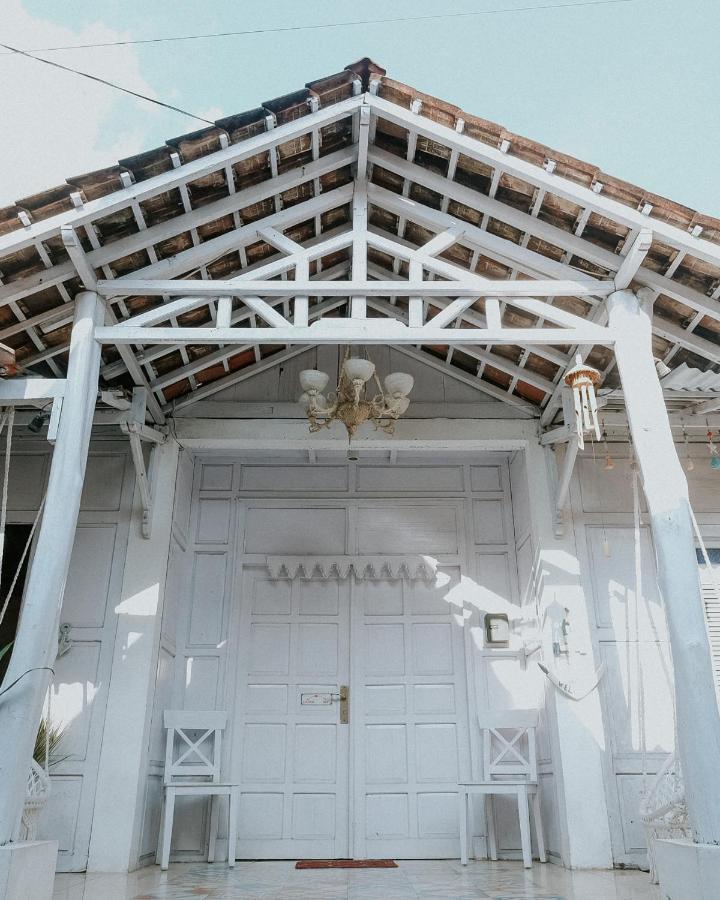 Roemah Renjana Yogyakarta Hotel Exterior photo
