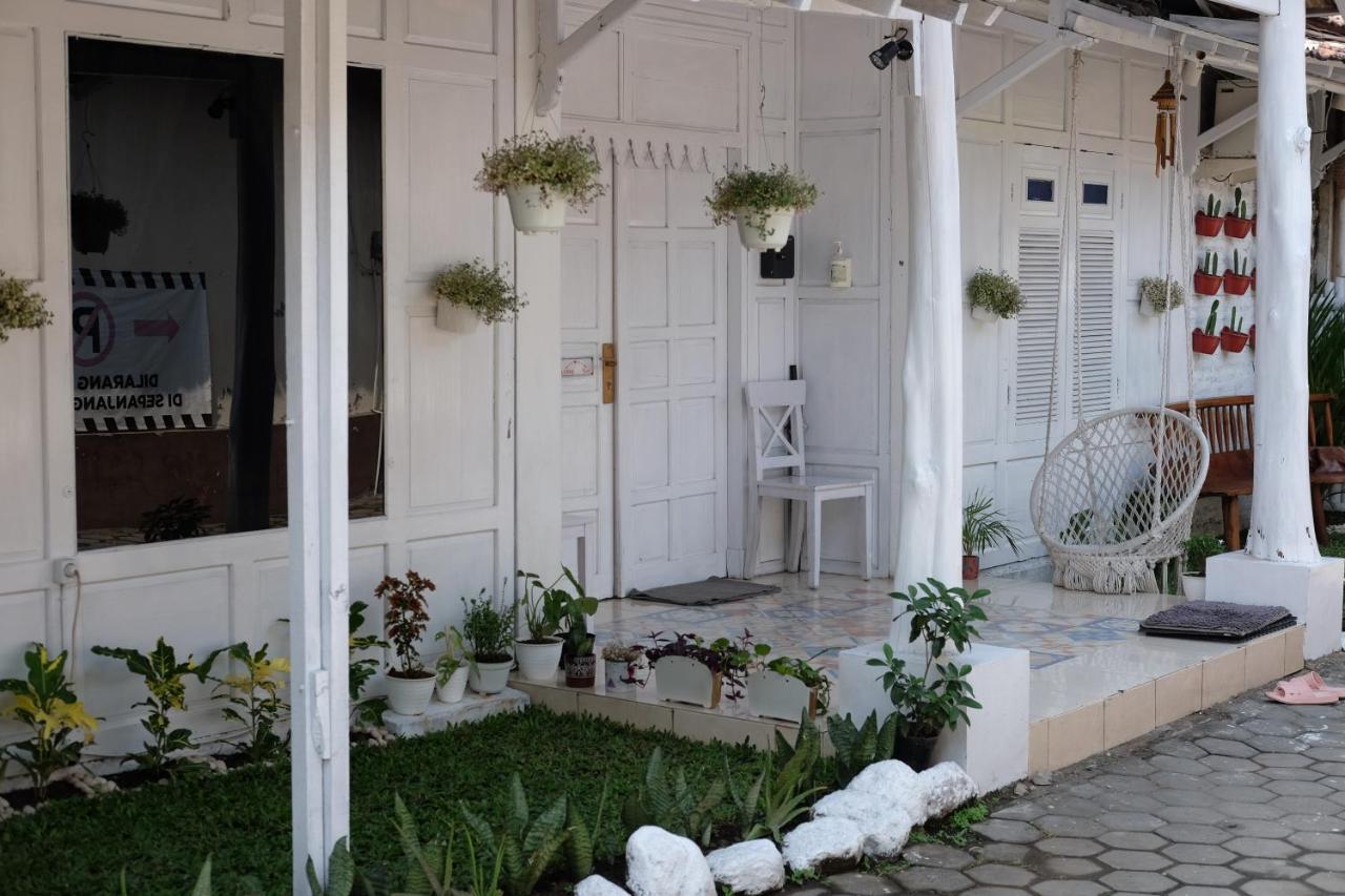 Roemah Renjana Yogyakarta Hotel Exterior photo